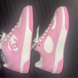 CHANEL 24C Interlocking C Pink and White Low-Top Sneakers. Size 40